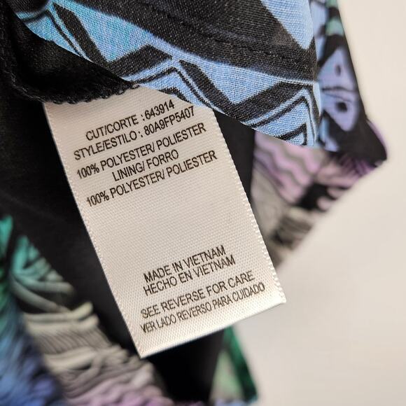 HALO Short Sleeve Romper SIze Medium Deep Plunge V Neck Wrap Style TIe - Picture 8 of 10